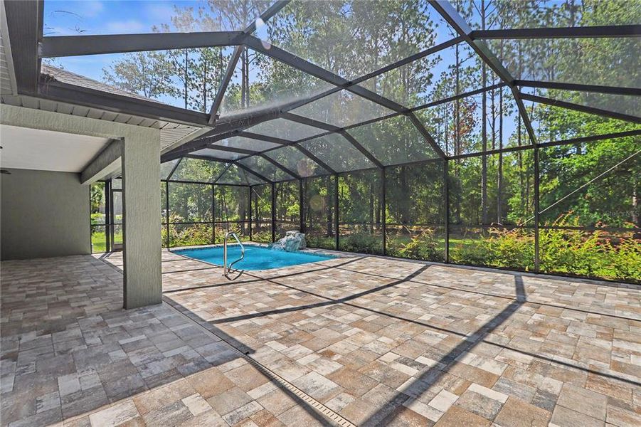 Exterior details and patio area of a home in , Dunnellon (Image 34).