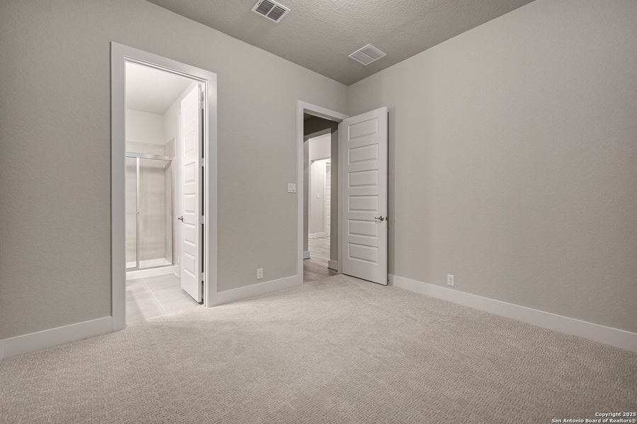 Spacious, unfurnished interior of a new home in Mesa Western, Cibolo (Image 32).