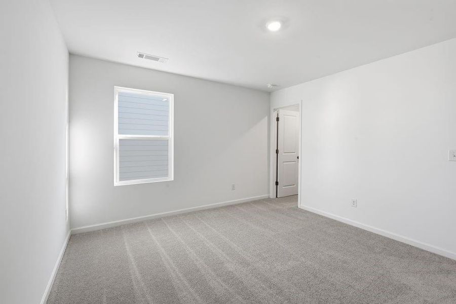 Spacious, unfurnished interior of a new home in Falls Creek, Flowery Branch (Image 31).