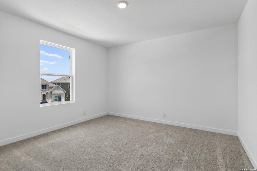 Spacious, unfurnished interior of a new home in Nopal Valley, San Antonio (Image 19).