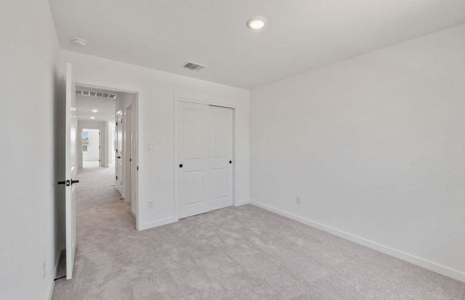 Spacious, unfurnished interior of a new home in Wolf Ranch, Georgetown (Image 29).
