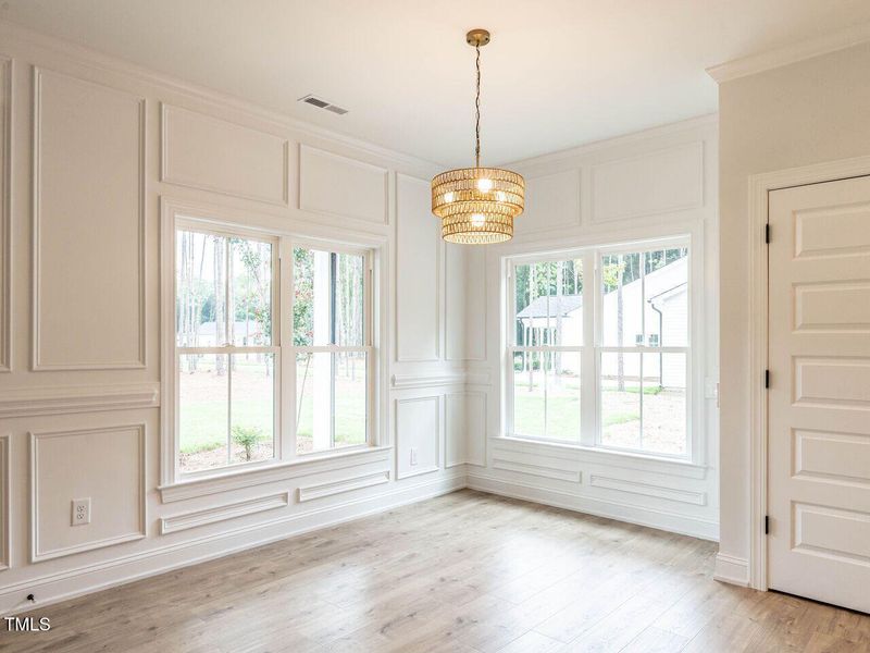 010-1280x960-dining-room