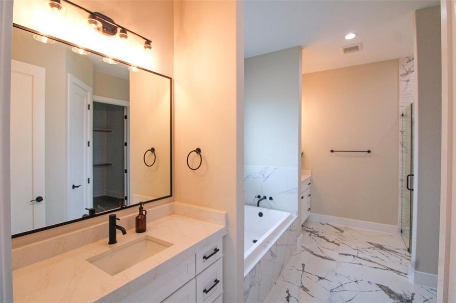 Furnished interior view inside a new home in , Waxahachie (Image 13).