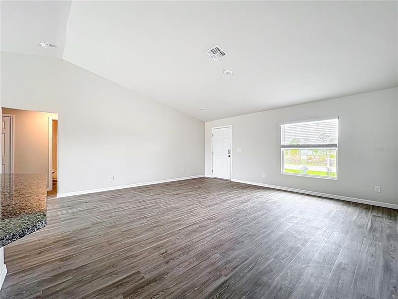 Spacious, unfurnished interior of a new home in , Cape Coral (Image 13).