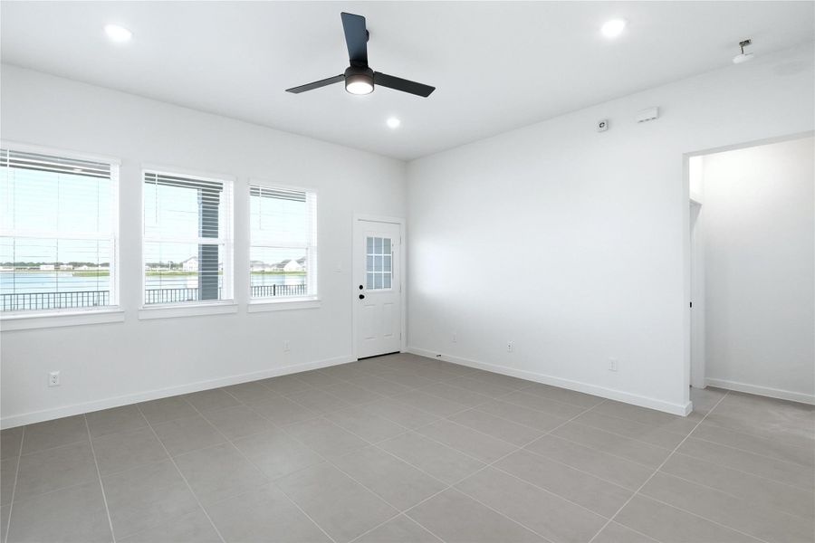 Spacious, unfurnished interior of a new home in Foxtail Palms, Manvel (Image 32).