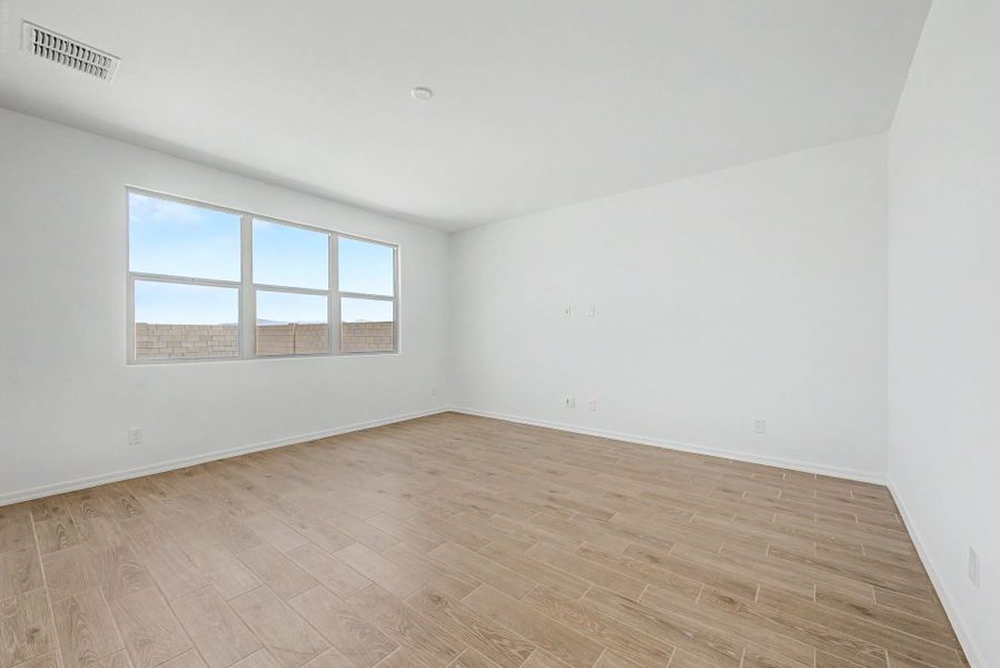 Spacious, unfurnished interior of a new home in Soleo, San Tan Valley (Image 8).