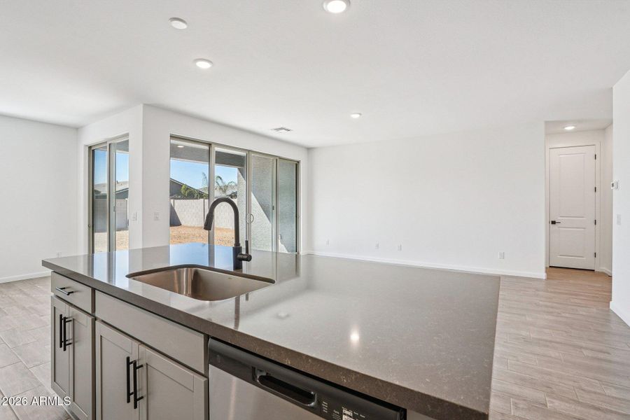 13-web-or-mls-W Camden Ave-S0703-013