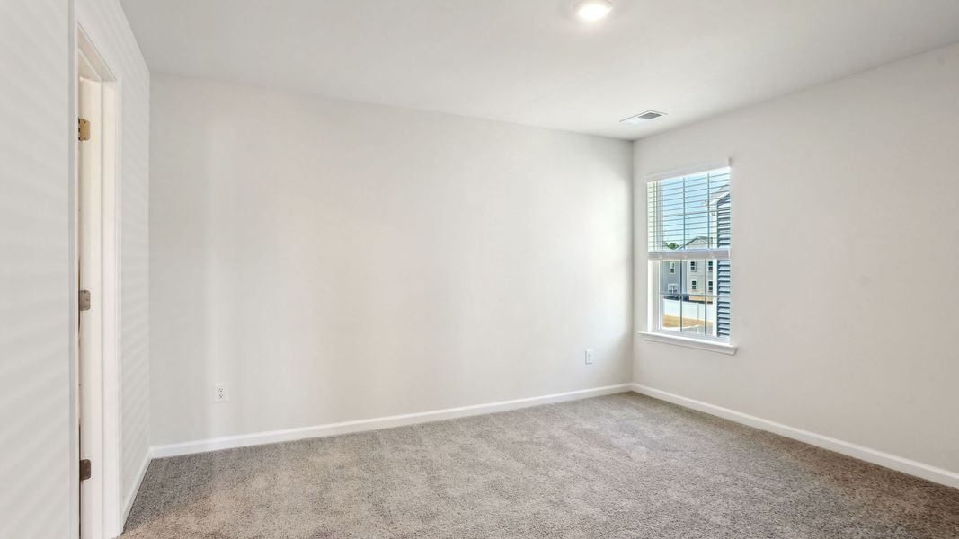 Spacious, unfurnished interior of a new home in Valleywood Farms, Waynesville (Image 24).