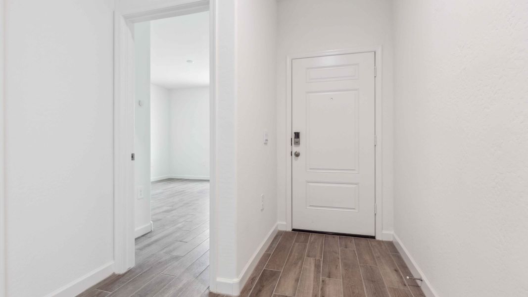 Spacious, unfurnished interior of a new home in Entrada Del Oro, Gold Canyon (Image 8).