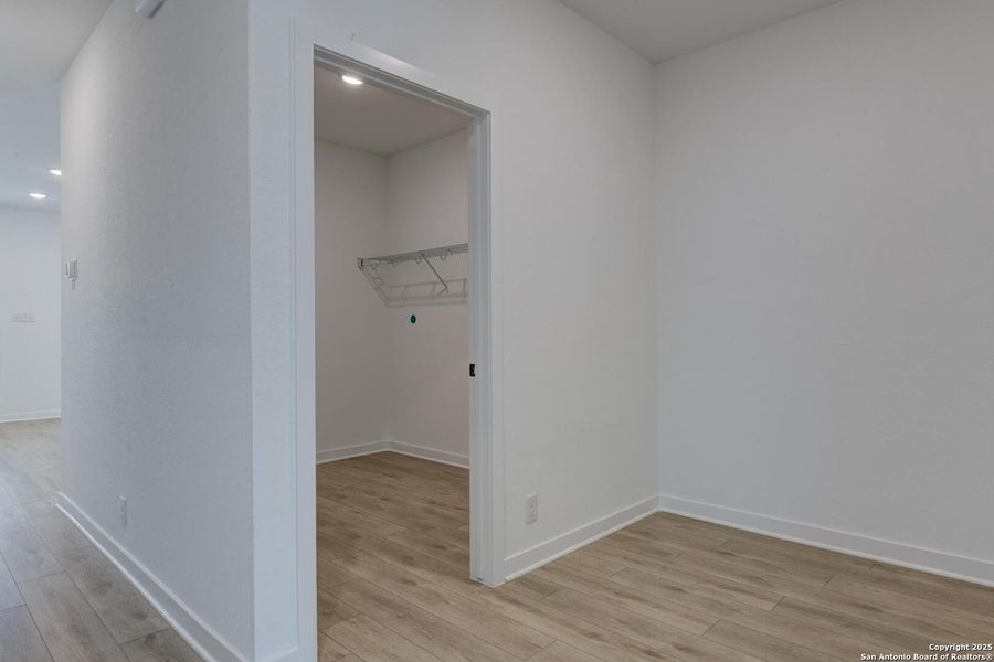 Spacious, unfurnished interior of a new home in , Schertz (Image 22).