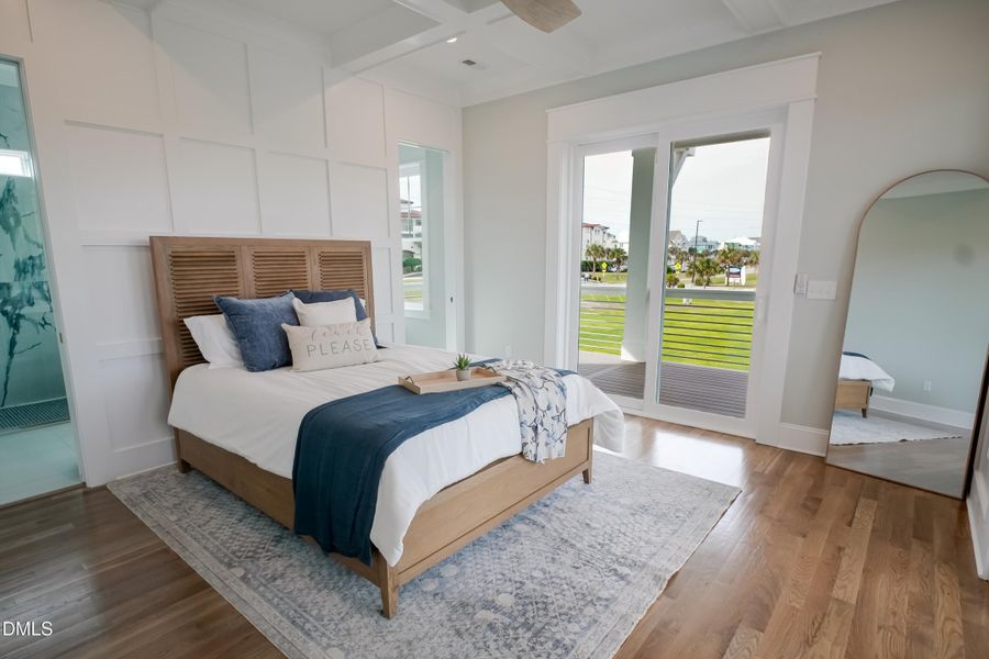 6CapeLn_Staged_29OwnerBed