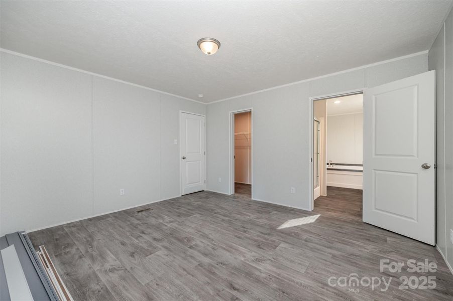 Spacious, unfurnished interior of a new home in , Shelby (Image 11).