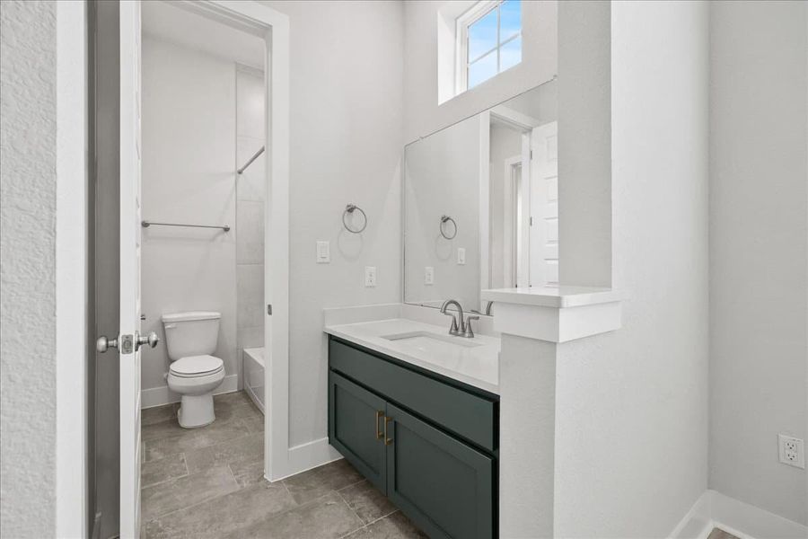 Furnished interior view inside a new home in Meyer Ranch, New Braunfels (Image 11).