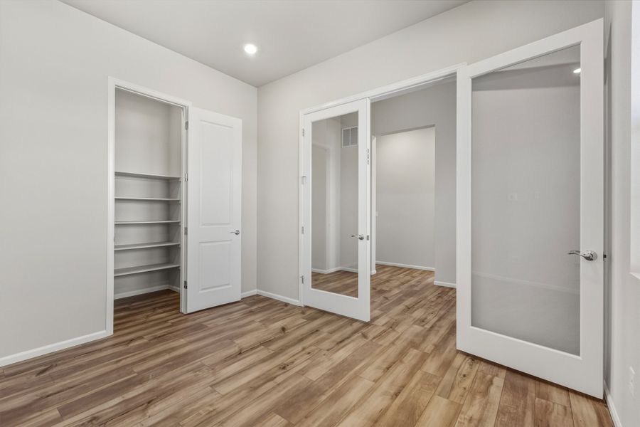 Spacious, unfurnished interior of a new home in Talon Pointe, Thornton (Image 16).