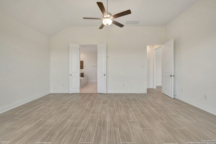Spacious, unfurnished interior of a new home in Preserve at Annabelle Ranch, San Antonio (Image 13).