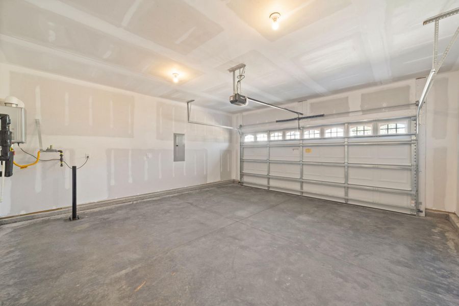 Spacious, unfurnished interior of a new home in Grove Park, Clemmons (Image 39).