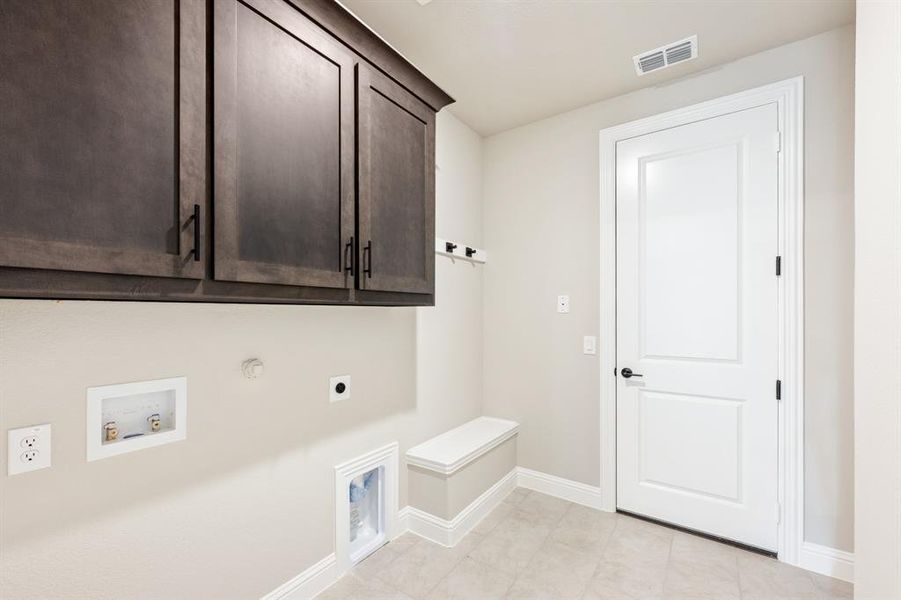 Furnished interior view inside a new home in Ridgepoint, Midlothian (Image 18).