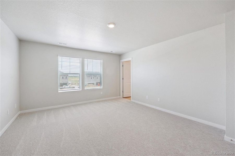 Spacious, unfurnished interior of a new home in Horizon Uptown, Aurora (Image 12).