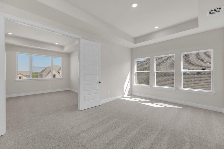 Representative image. Features, selections and colors may vary.