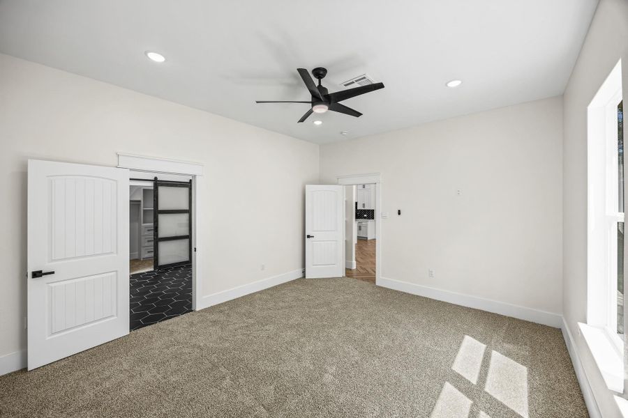 Spacious, unfurnished interior of a new home in , La Porte (Image 15).