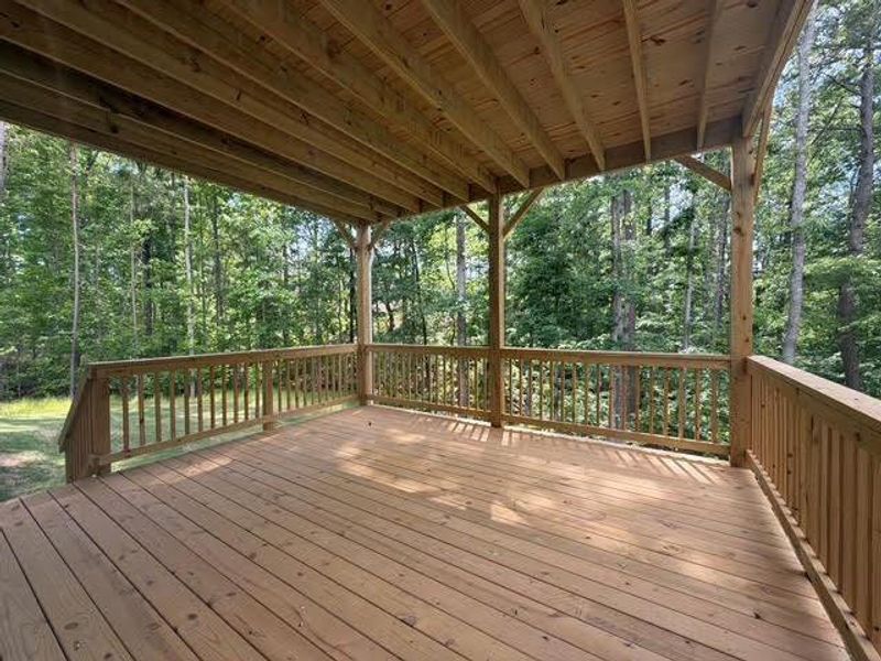 Exterior details and patio area of a home in Tuscany Hills, Douglasville (Image 16).
