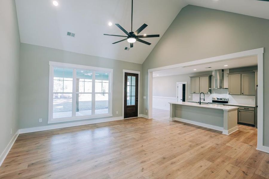 Spacious, unfurnished interior of a new home in , Walterboro (Image 34).