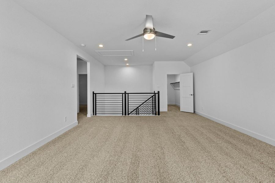 Spacious, unfurnished interior of a new home in Silverthorne, Conroe (Image 20).