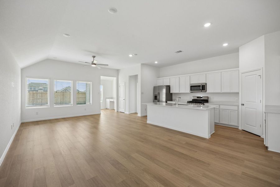 Spacious, unfurnished interior of a new home in Riviera Pines, Huffman (Image 17).