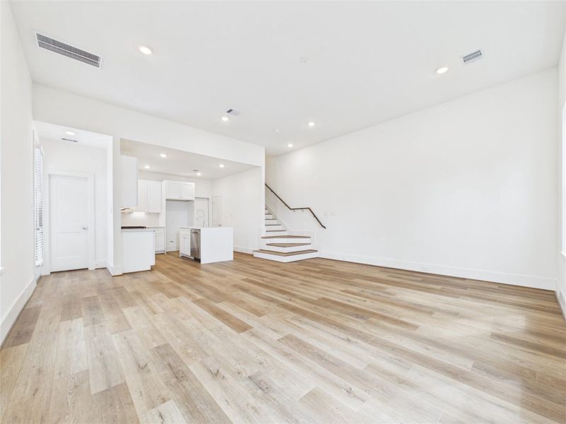 Spacious, unfurnished interior of a new home in , Houston (Image 12).