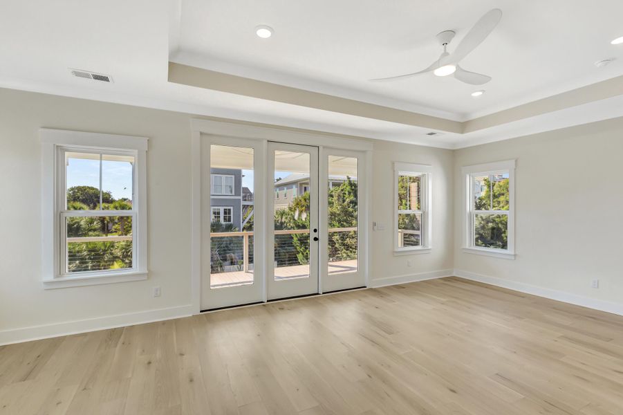 Spacious, unfurnished interior of a new home in , Isle Of Palms (Image 12).