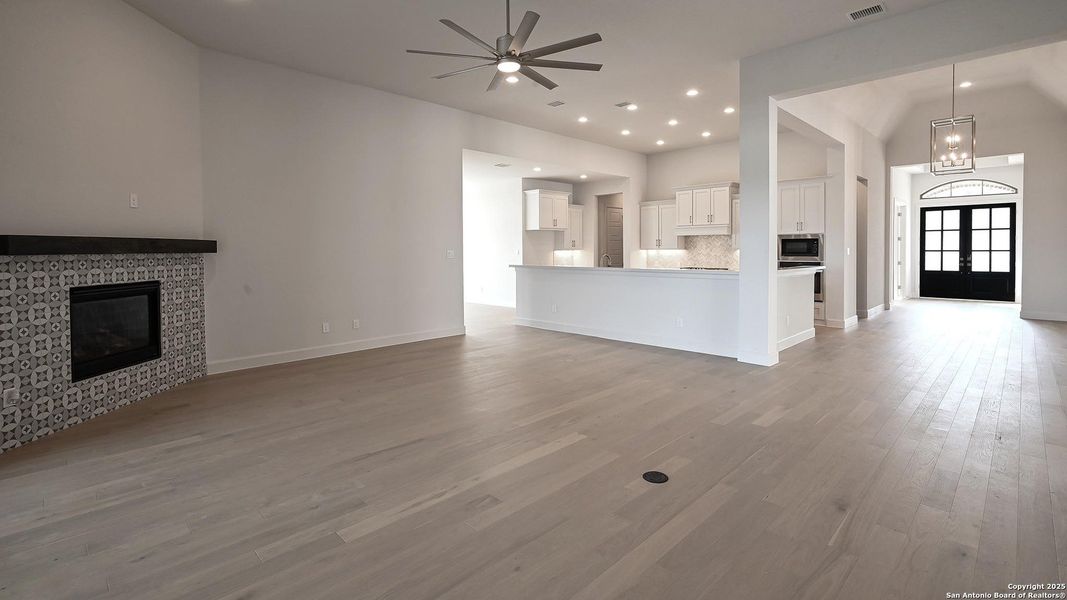 Spacious, unfurnished interior of a new home in Johnson Ranch 70', Bulverde (Image 17). Spacious, unfurnished interior of a new home in Johnson Ranch 70', Bulverde (Image 17).