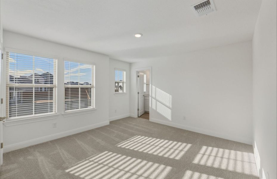Spacious, unfurnished interior of a new home in Saddleback at Santa Rita Ranch, Liberty Hill (Image 36).