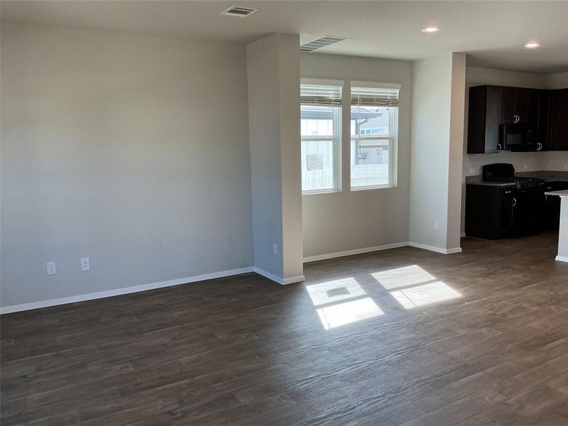 Spacious, unfurnished interior of a new home in Harvest Ridge, Elgin (Image 7).