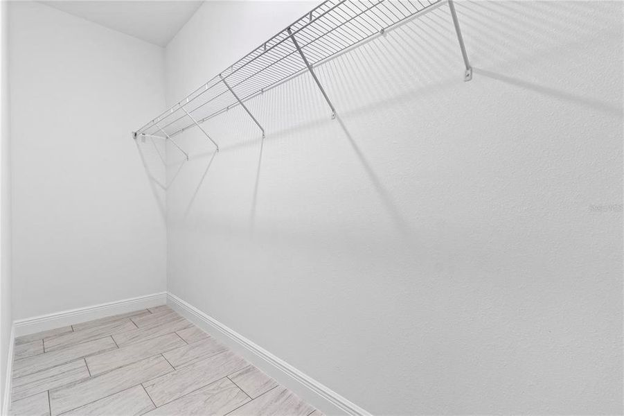 Spacious, unfurnished interior of a new home in , Citrus Springs (Image 31).