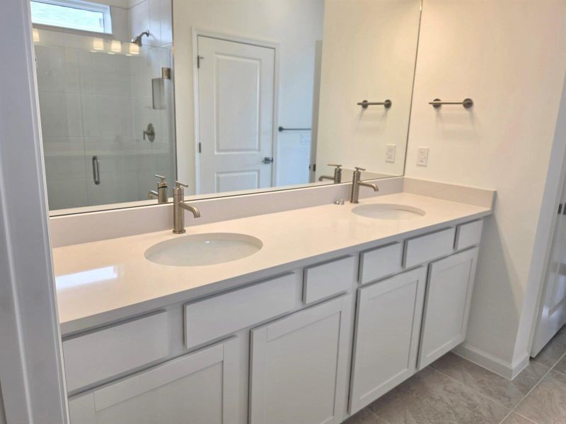 270 Owner's Bath