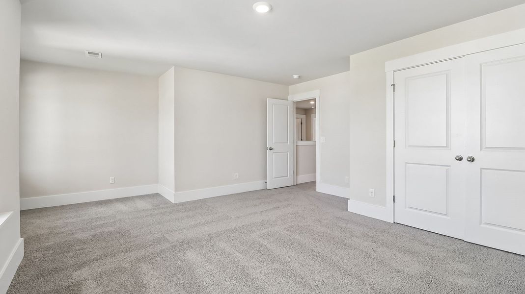 Spacious, unfurnished interior of a new home in Shell Pointe, Gilbert (Image 35).