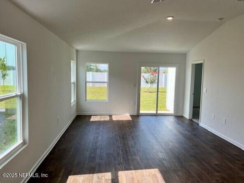 Spacious, unfurnished interior of a new home in Rookery, Green Cove Springs (Image 11).