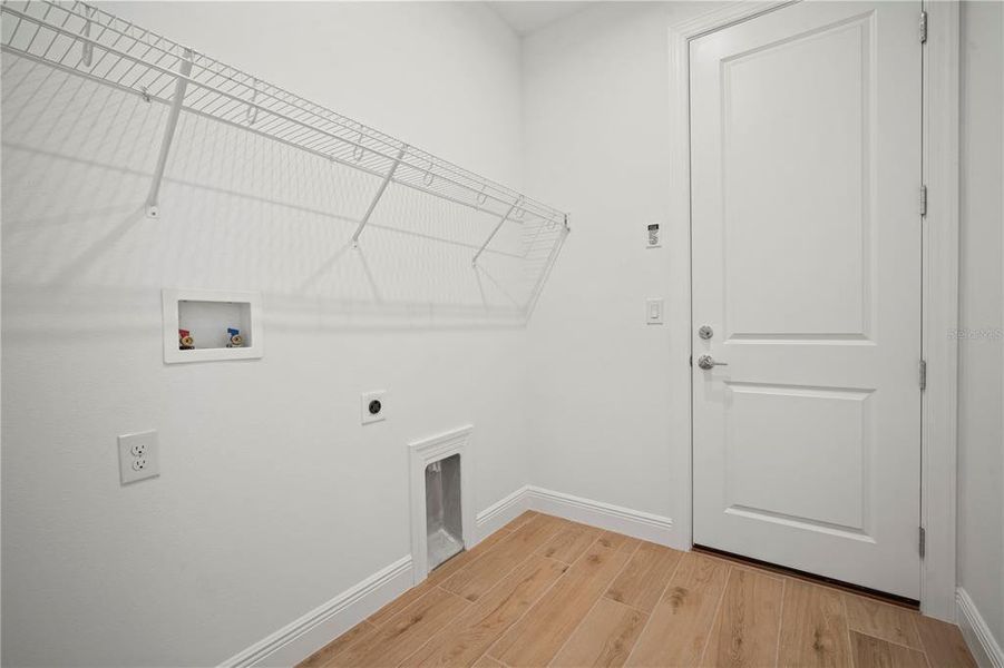 Spacious, unfurnished interior of a new home in Fieldstone, Plant City (Image 18).