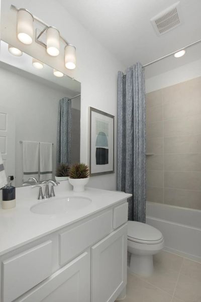 Benson Full Bathroom