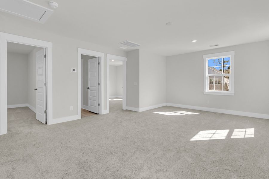 Spacious, unfurnished interior of a new home in Six Oaks, Summerville (Image 36).