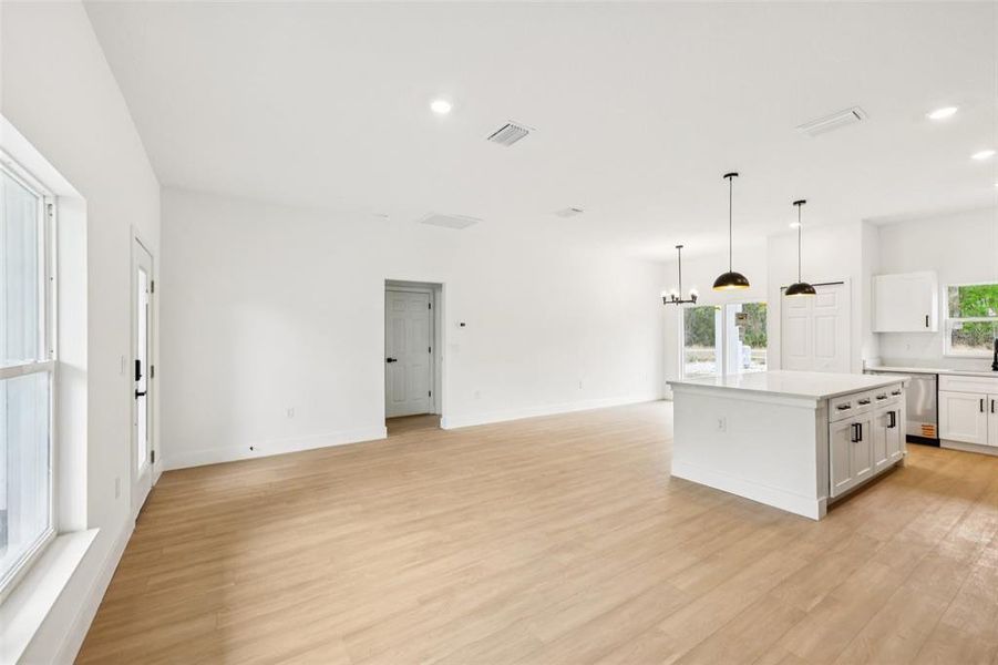Spacious, unfurnished interior of a new home in , Ocklawaha (Image 18).