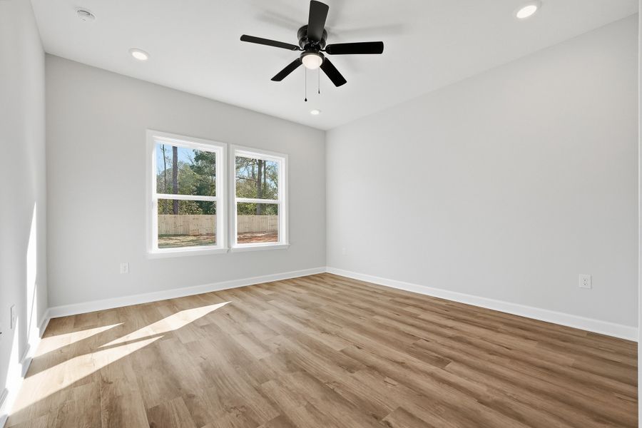 Spacious, unfurnished interior of a new home in Barton's Bend, Crestview (Image 39).