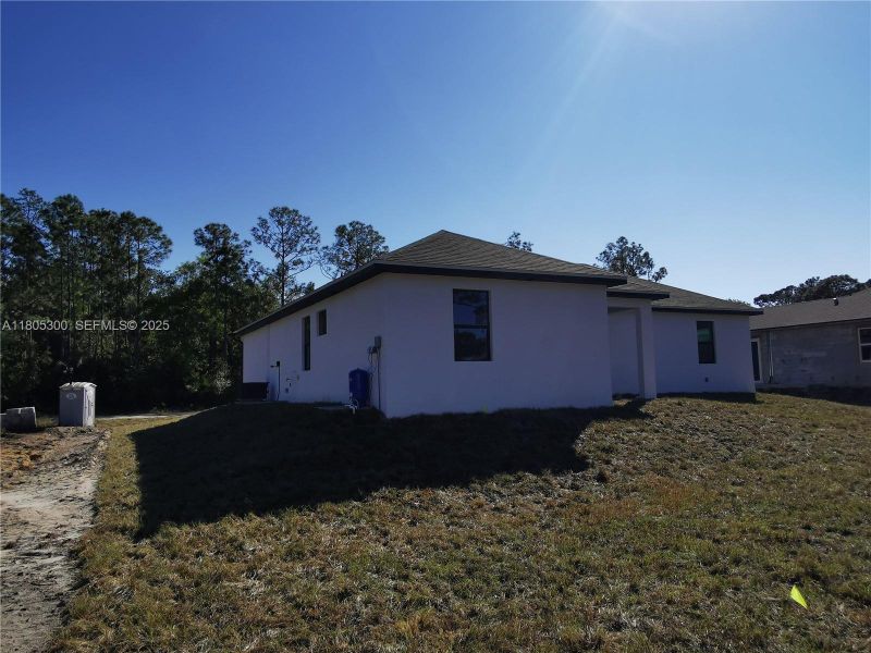 Exterior details and patio area of a home in , Lehigh Acres (Image 4).