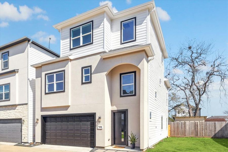 Welcome to 1416 W 34th 1/2  Street.  This new construction home is the last available, move-in ready home in the gated community of Park View at Oak Forest.  Schedule your tour today!