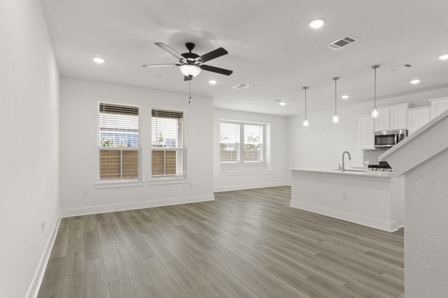 Spacious, unfurnished interior of a new home in Center 45, Round Rock (Image 16).