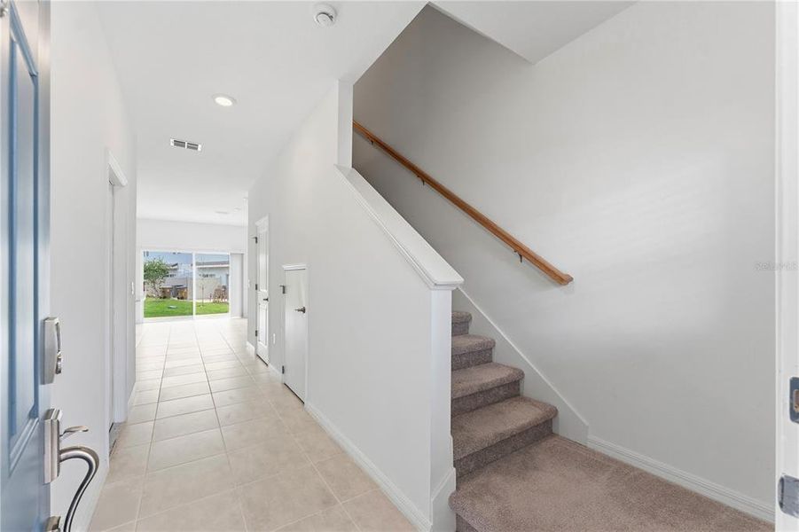 Spacious, unfurnished interior of a new home in , Kissimmee (Image 12).