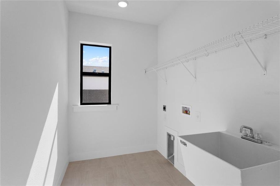 Spacious, unfurnished interior of a new home in , Tampa (Image 47).