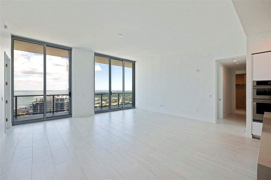 Spacious, unfurnished interior of a new home in , St. Petersburg (Image 78).