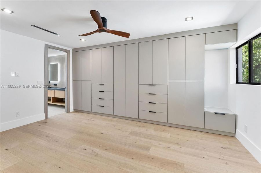 Spacious, unfurnished interior of a new home in , Hollywood (Image 26).