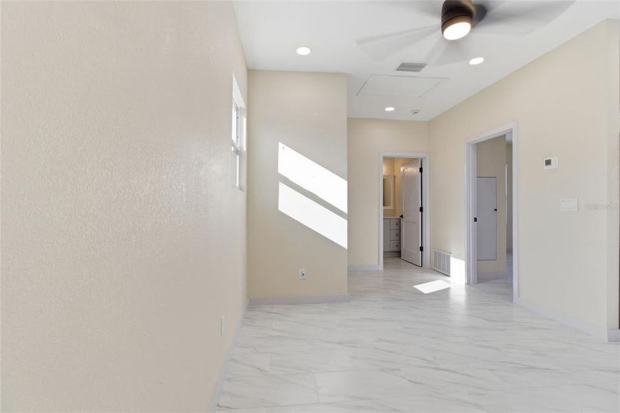 Spacious, unfurnished interior of a new home in , St. Petersburg (Image 39).